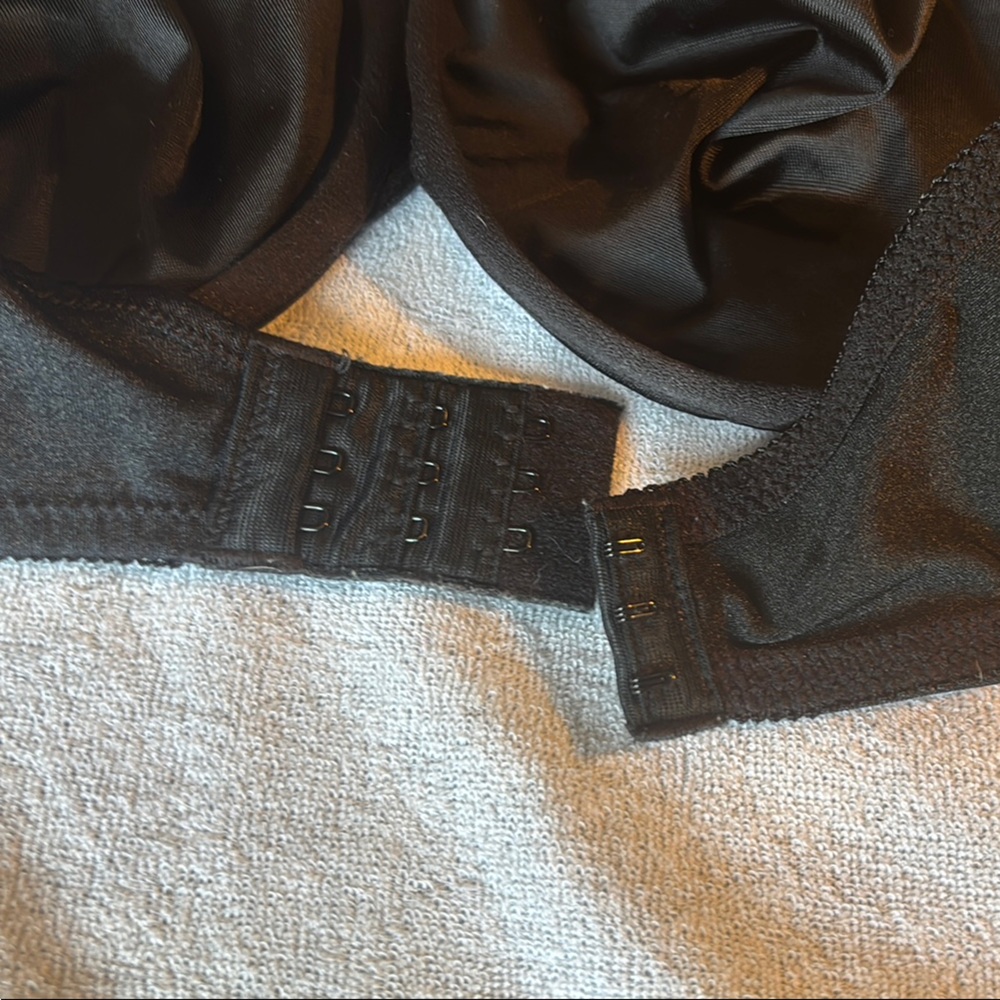 Black Olga? 38c Underwire Bra - Picture 3 of 5